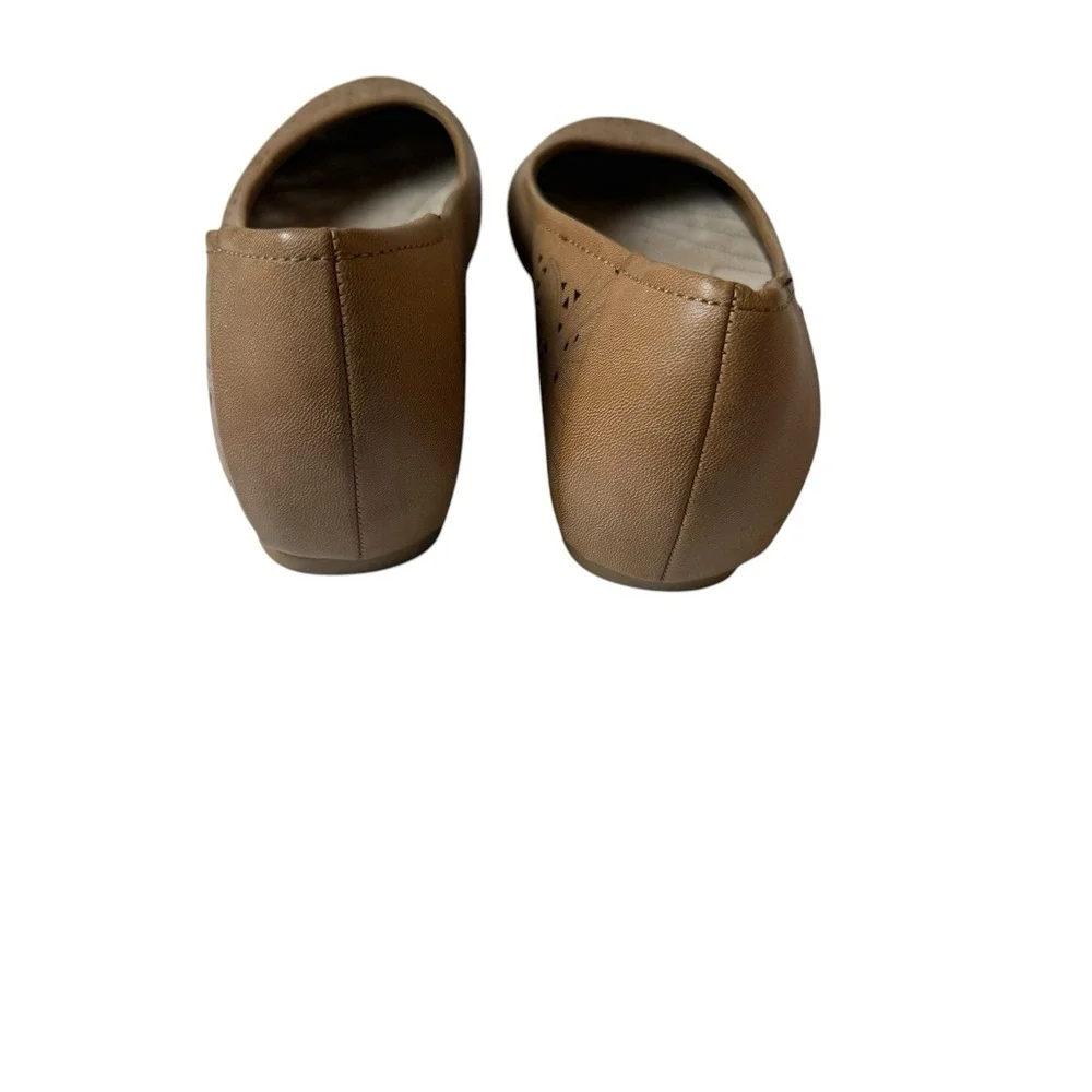 Baretraps Womens Mariah Almond Toe Slip-On Flats Size 8.5 Neutral Memory Foam